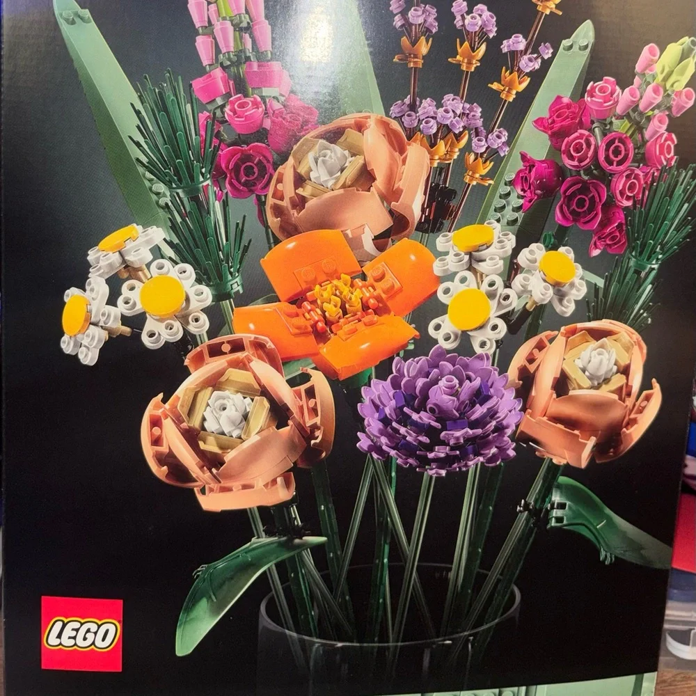 Lego Botanical Collection Flower Bouquet - Picture 1 of 4